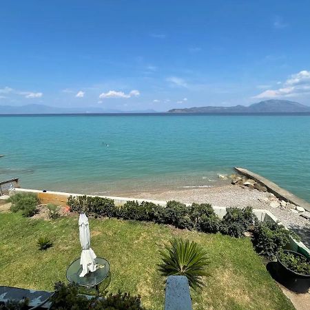 Stunning Beachfront Apartment Stratos Nerantza Bagian luar foto
