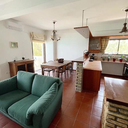 Stunning Beachfront Apartment Stratos Nerantza Bagian luar foto