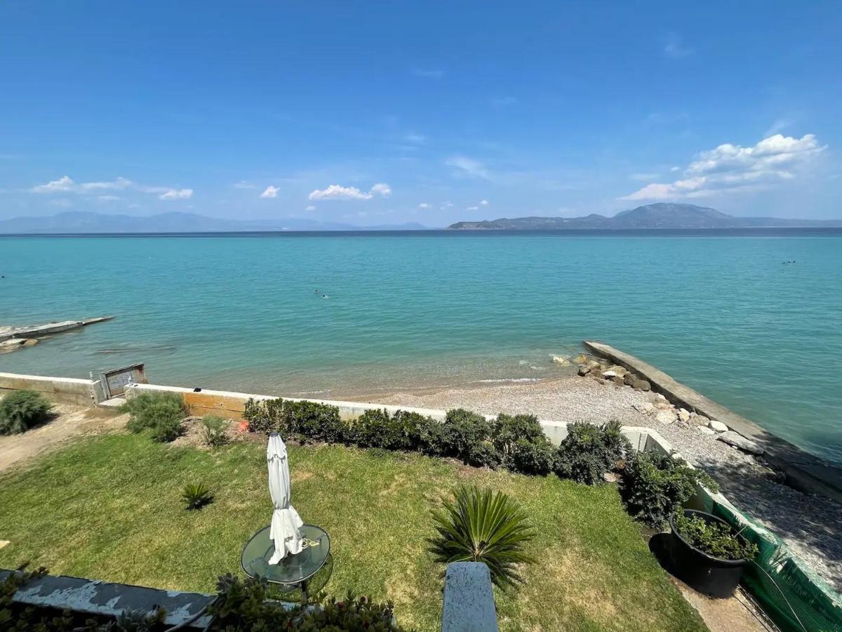Stunning Beachfront Apartment Stratos Nerantza Bagian luar foto