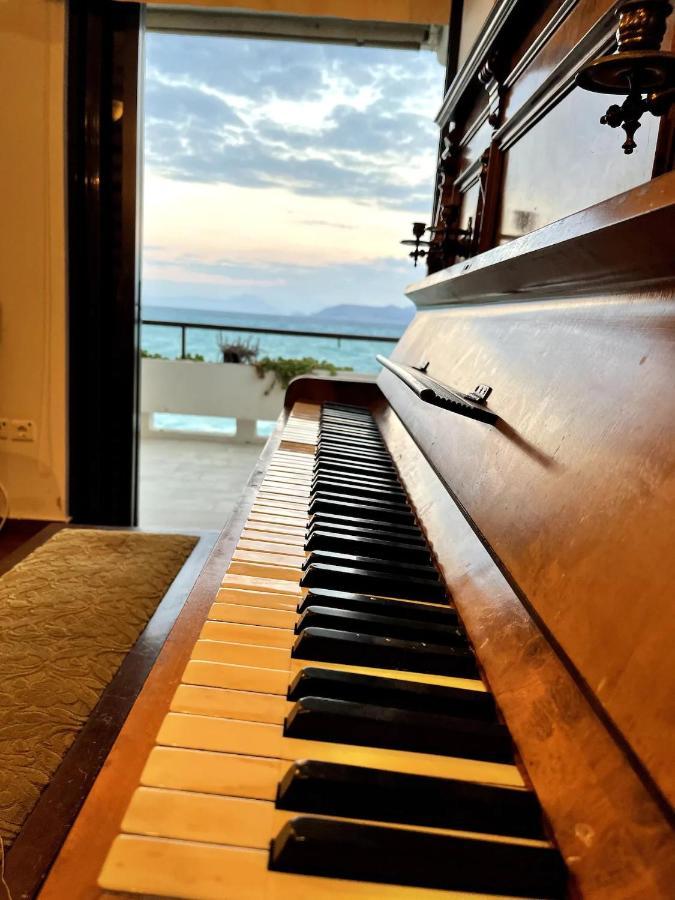 Stunning Beachfront Apartment Stratos Nerantza Bagian luar foto