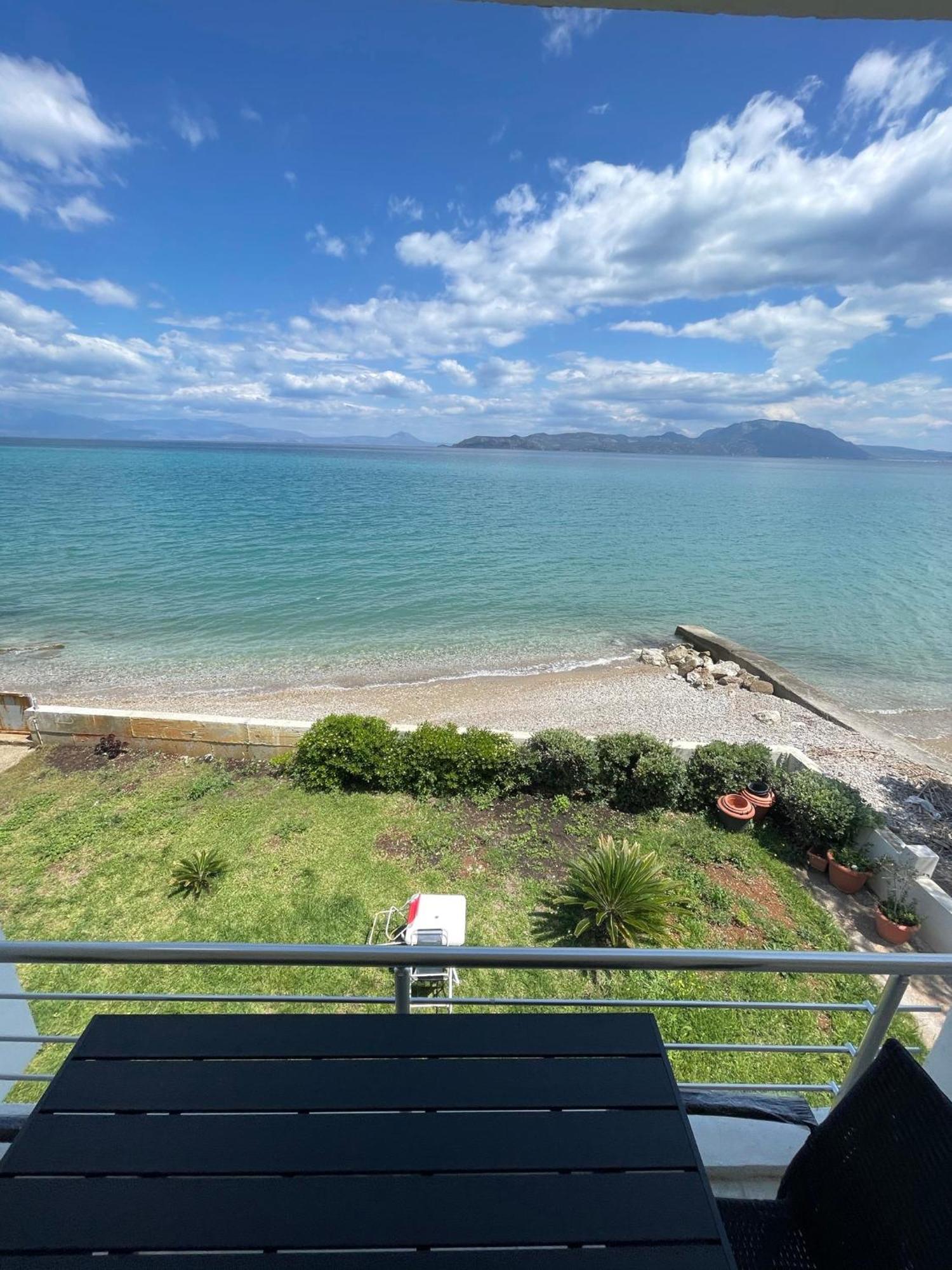Stunning Beachfront Apartment Stratos Nerantza Bagian luar foto